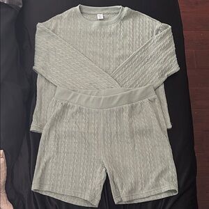 NWOT Cozy Knit Lounge Set in Light Green, Sz XL. Long sleeve crew with shorts.